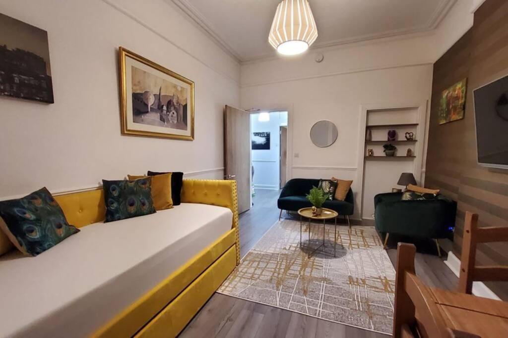 Leith Spectacular Apartment By Sensational Stay Short Lets & Serviced Accommodation With 6 Separate Beds & 2 Baths Единбург Екстер'єр фото
