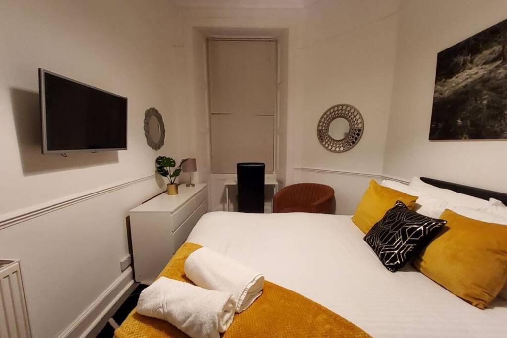 Leith Spectacular Apartment By Sensational Stay Short Lets & Serviced Accommodation With 6 Separate Beds & 2 Baths Единбург Екстер'єр фото