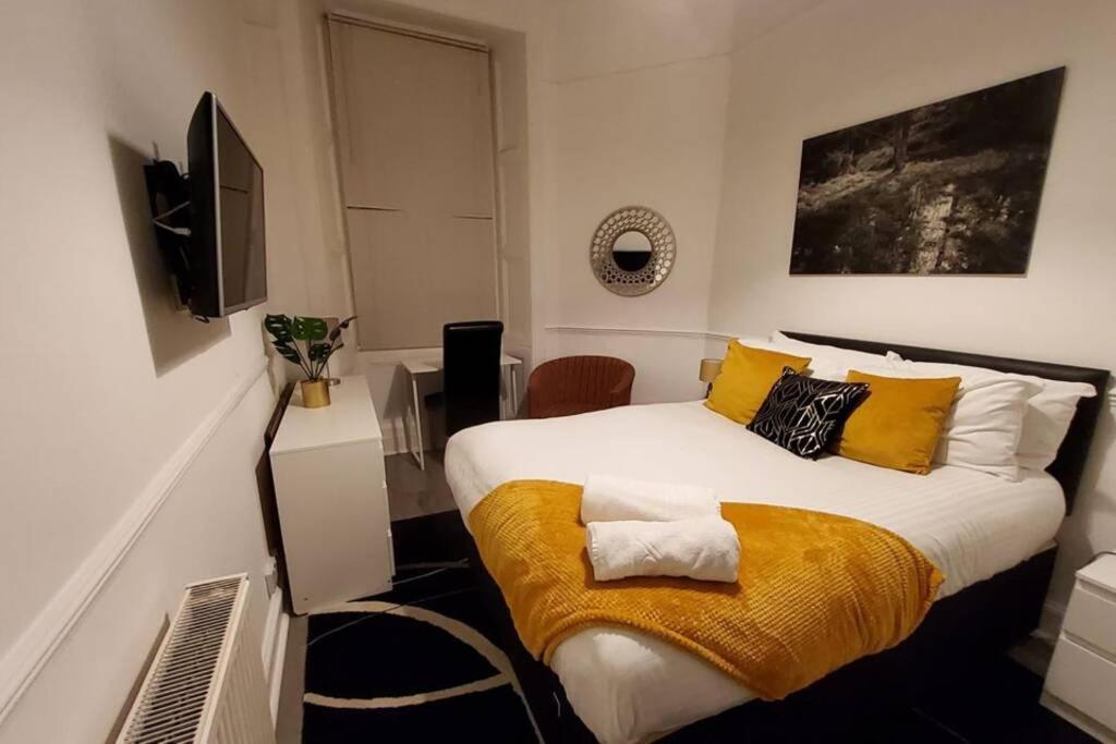 Leith Spectacular Apartment By Sensational Stay Short Lets & Serviced Accommodation With 6 Separate Beds & 2 Baths Единбург Екстер'єр фото